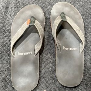 Hari Mari Fields Green flip flops like new, men’s size 10